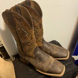 Mens Ariat boots size 10